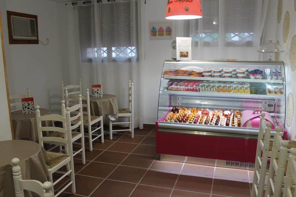 Hostal Plaza De Italia Caces Dış mekan fotoğraf