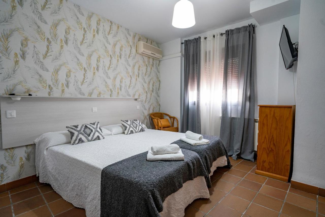 Hostal Plaza De Italia Caces Dış mekan fotoğraf